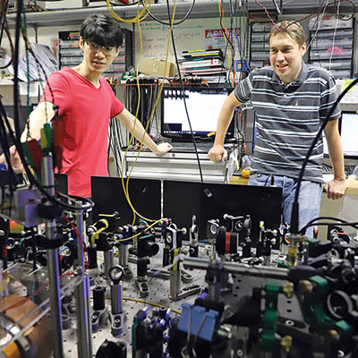 Quantum scientists in the CQT lab of Dzmitry Matsukevich